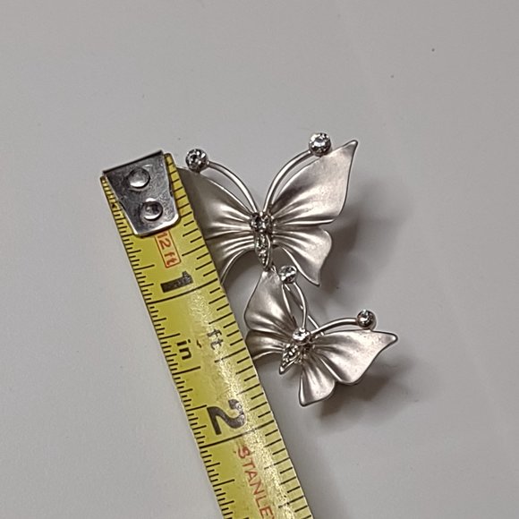 Silver Tone Cute Double Butterfly Brooch - Picture 7 of 11